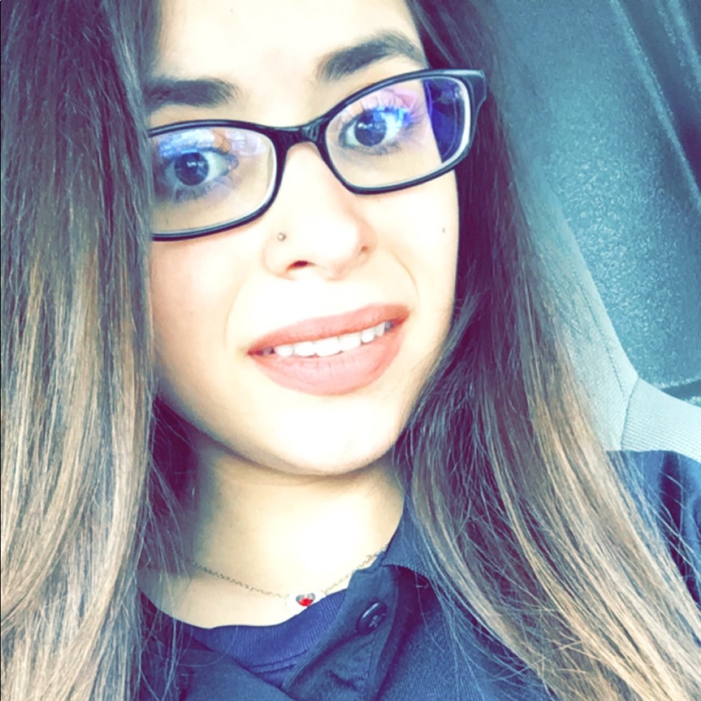 Meet your Posher, Corina